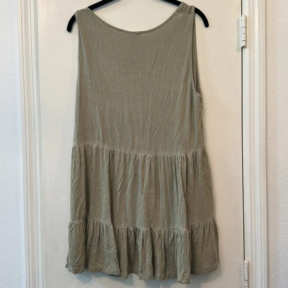 Andreé by Unit Tiered flowy soft longer fit top - Picture 5 of 5